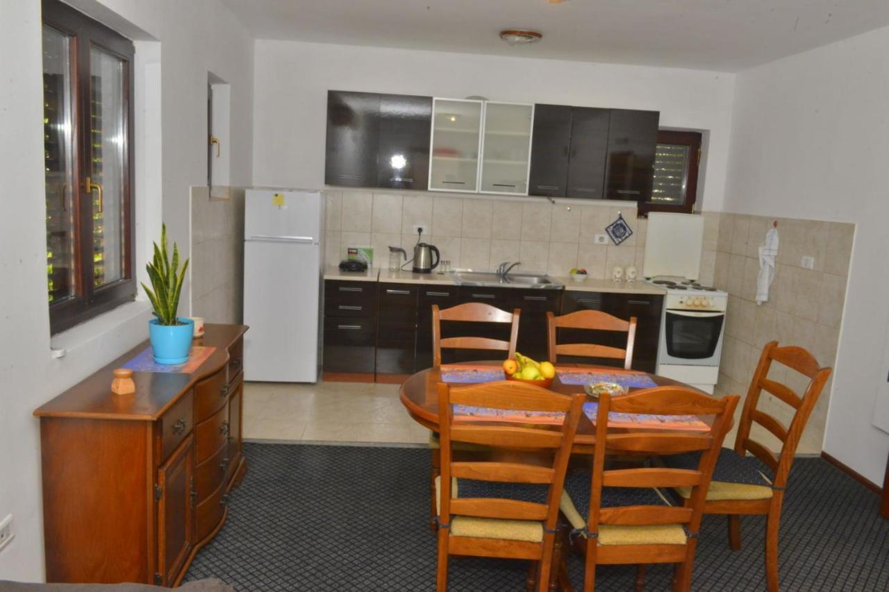 D Apartment コトル エクステリア 写真