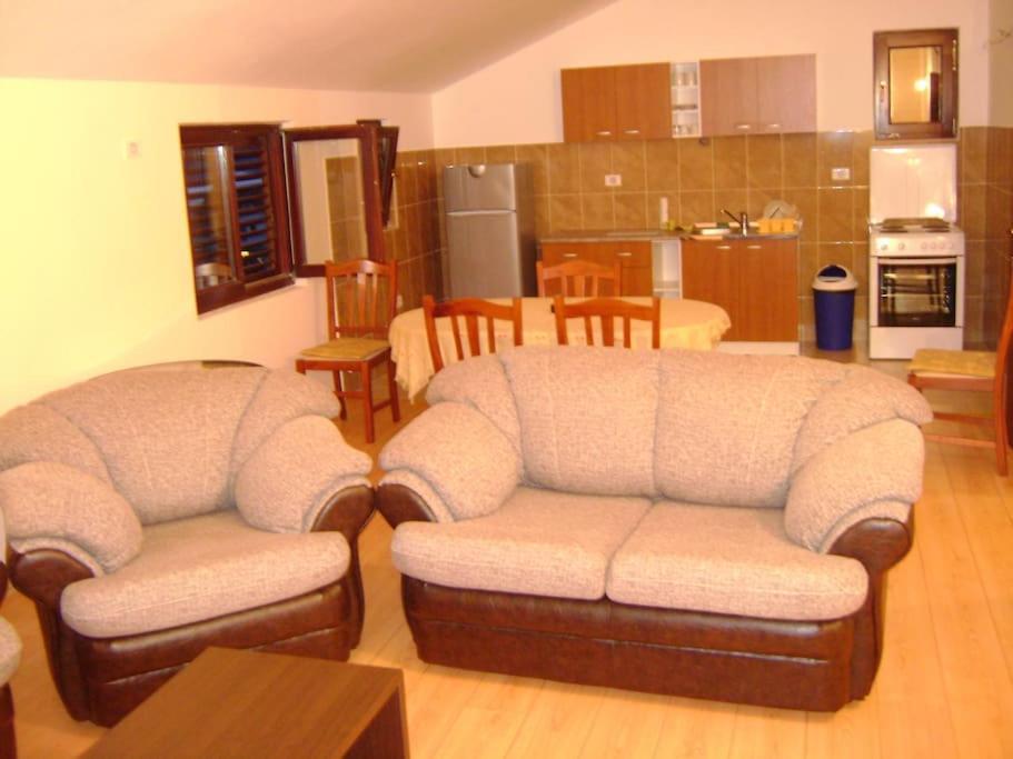 D Apartment コトル エクステリア 写真