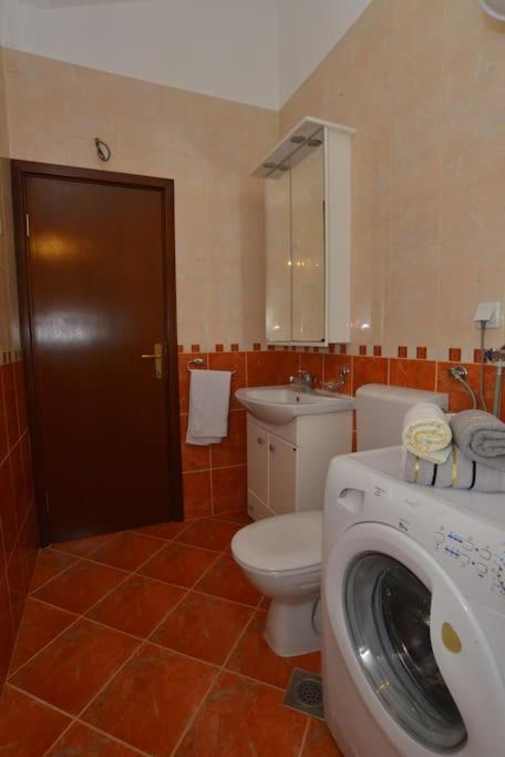 D Apartment コトル エクステリア 写真