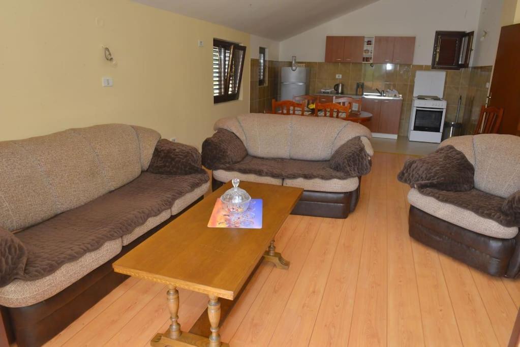 D Apartment コトル エクステリア 写真